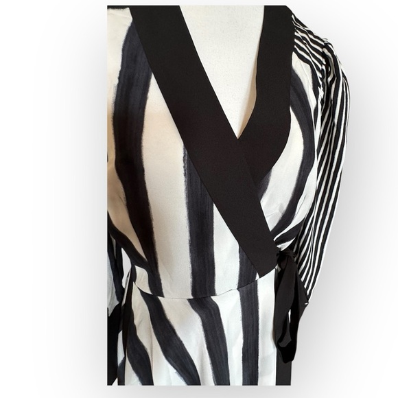 BCBGMAXAZRIA Costa Stripe Faux Wrap Dress M - Picture 3 of 14